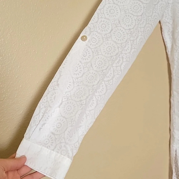 Foxcroft Shaped White Circle Floral Jacquard Button Down Shirt - Size 4 - Picture 4 of 8